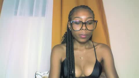 layannek online show from 10-22-25, 04:29