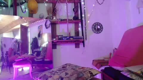 Laye19 online show from 01-16-25, 02:08