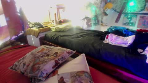 Laye19 online show from 01-23-25, 06:03