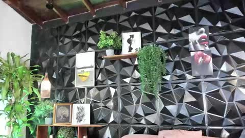 Layla online show from 09-30-25, 12:59