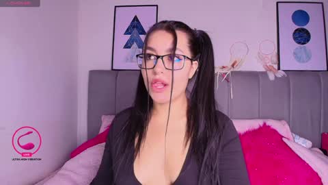 Layla online show from 01-18-25, 12:15