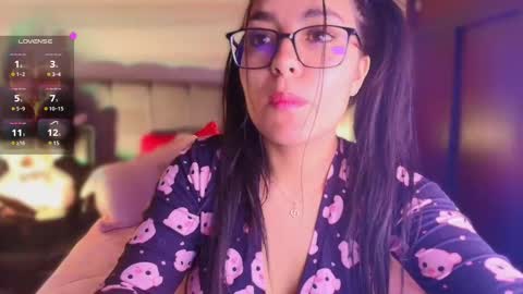 Layla online show from 03-01-25, 12:23