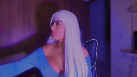 Snapshot of layla_nicols chatting on 05-30-26, 01:03 Layla online show from 05-30-26, 01:03