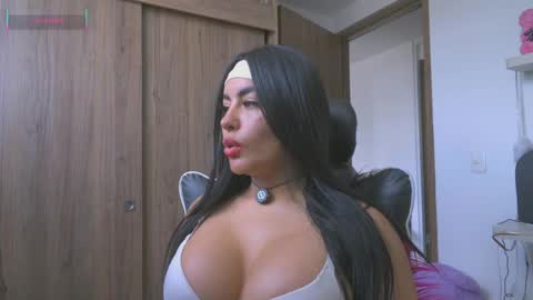 Snapshot of layla_nicols chatting on 06-06-26, 04:12 Layla online show from 06-06-26, 04:12
