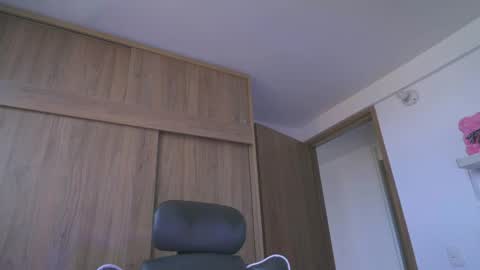 Snapshot of layla_nicols chatting on 06-07-26, 12:31 Layla online show from 06-07-26, 12:31