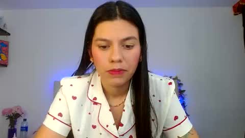 Snapshot of layla_roma chatting on 05-26-26, 01:01 Lia and Rachel online show from 05-26-26, 01:01