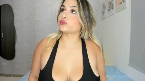 Layla Vanegas online show from 12-13-24, 01:37