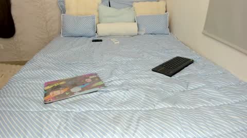 Layla Vanegas online show from 01-22-25, 03:29