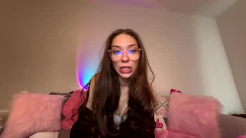 Layla online show from 02-12-26, 06:47