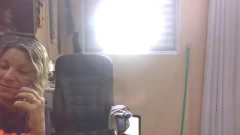 Snapshot of laylabrasil chatting on 02-10-26, 07:40 kelly online show from 02-10-26, 07:40