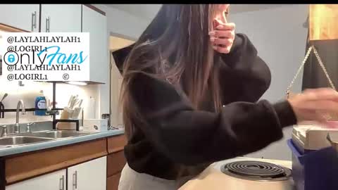 laylahlaylah1 online show from 12-21-25, 11:50