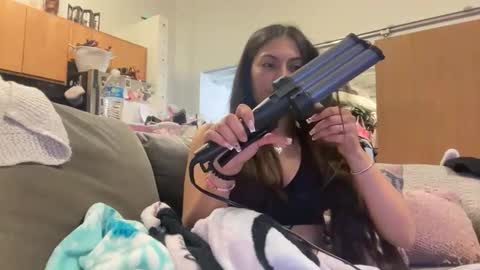 Layla online show from 04-07-26, 06:25