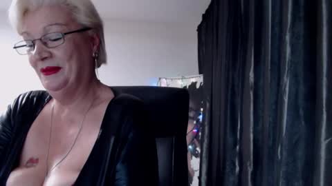 Snapshot of laylamadisonx chatting on 12-06-24, 07:10 Layla online show from 12-06-24, 07:10