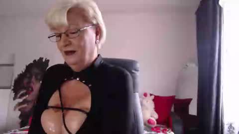 Snapshot of laylamadisonx chatting on 12-08-24, 07:37 Layla online show from 12-08-24, 07:37
