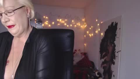 Snapshot of laylamadisonx chatting on 12-30-24, 05:58 Layla online show from 12-30-24, 05:58