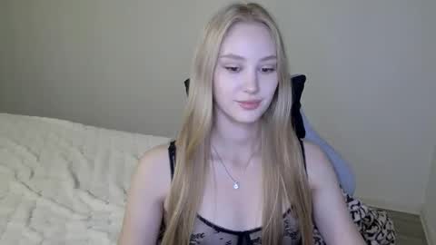 LaylaPretty001 online show from 10-17-25, 04:48