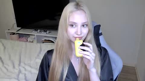 LaylaPretty001 online show from 06-05-26, 04:52