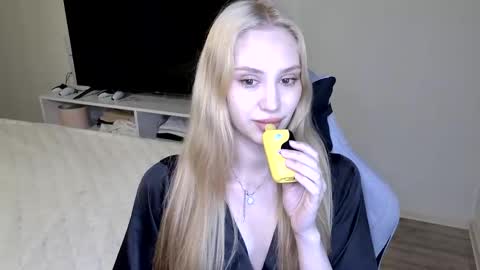 LaylaPretty001 online show from 06-10-26, 04:23