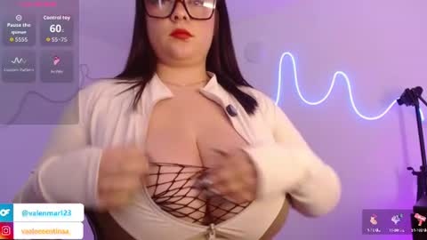 Snapshot of layna_cold chatting on 07-14-26, 03:18 Vannessa online show from 07-14-26, 03:18