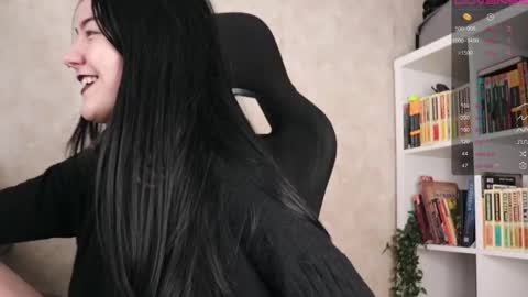 Snapshot of lazynut chatting on 09-19-25, 04:14 Lisa online show from 09-19-25, 04:14