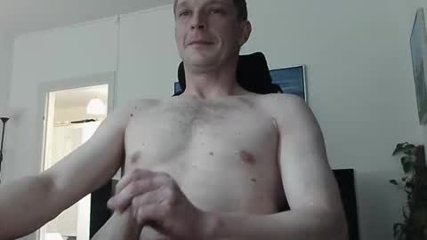 Snapshot of lboogie42 chatting on 04-24-26, 04:09 lboogie42 online show from 04-24-26, 04:09