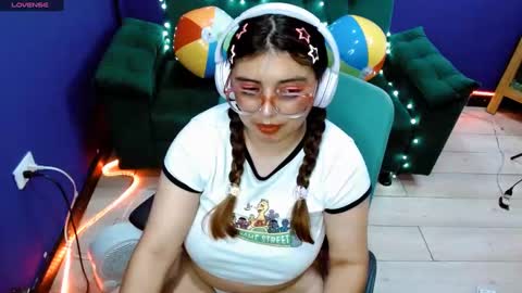 Snapshot of lcherryblossoml chatting on 09-18-25, 05:15 lcherryblossoml online show from 09-18-25, 05:15