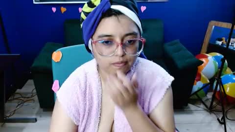 Snapshot of lcherryblossoml chatting on 10-14-25, 12:00 lcherryblossoml online show from 10-14-25, 12:00