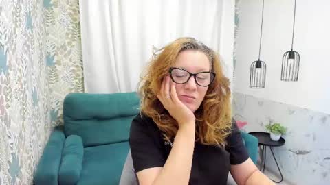 Snapshot of lea_fruit chatting on 06-20-26, 05:10 Lea online show from 06-20-26, 05:10