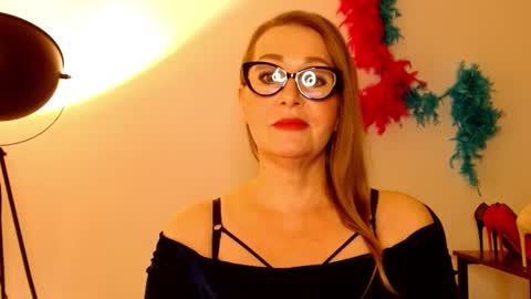 Snapshot of leadesire chatting on 02-25-25, 03:05 LEA online show from 02-25-25, 03:05