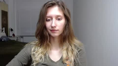 Snapshot of leadesire chatting on 10-17-25, 09:23 LEA online show from 10-17-25, 09:23