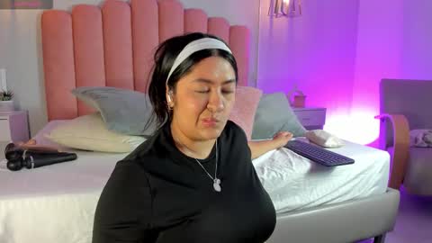 Leah online show from 11-24-25, 03:34