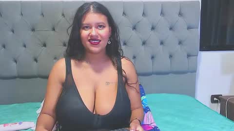 Snapshot of leah_gomed chatting on 07-25-26, 05:54 Leah online show from 07-25-26, 05:54