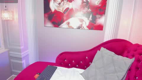 LEAH online show from 04-11-26, 04:06