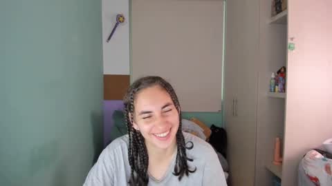 Snapshot of leah_sm chatting on 01-23-25, 04:15 Laura online show from 01-23-25, 04:15