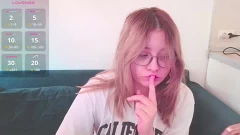 Snapshot of leahlovejoy chatting on 06-15-26, 01:46 Leah online show from 06-15-26, 01:46