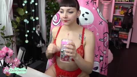 Snapshot of leahobscure chatting on 10-30-25, 08:31 Leah online show from 10-30-25, 08:31