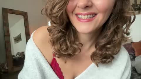 Leah Sparkles online show from 11-18-25, 04:00