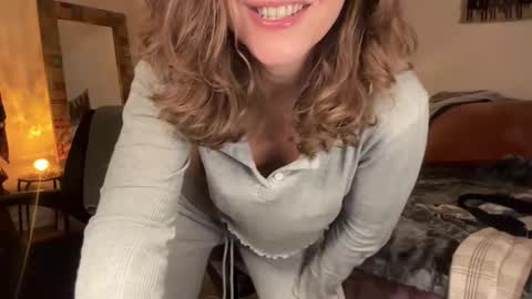 Leah Sparkles online show from 12-04-25, 03:27