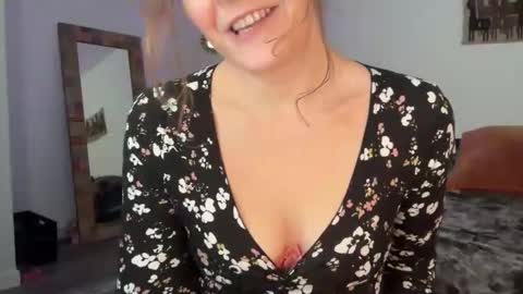 Leah Sparkles online show from 12-04-25, 03:32