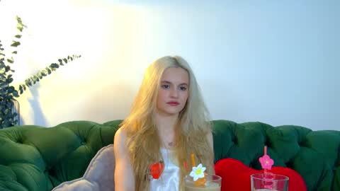 Snapshot of lealamour chatting on 07-11-26, 06:49 Lea online show from 07-11-26, 06:49