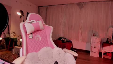 Snapshot of leamelie chatting on 03-12-25, 06:40 Amelia Black OF AMELIABLACK666 I lost all my thumbs up help me to get 80 online show from 03-12-25, 06:40