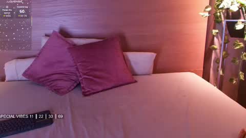 Snapshot of leamonroe__ chatting on 09-18-25, 10:23 Hey Im Lea online show from 09-18-25, 10:23