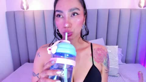 Snapshot of leamonroe__ chatting on 05-22-26, 10:04 Hey Im Lea online show from 05-22-26, 10:04
