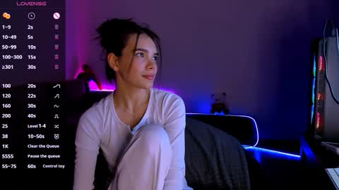 Leana online show from 11-21-25, 03:54