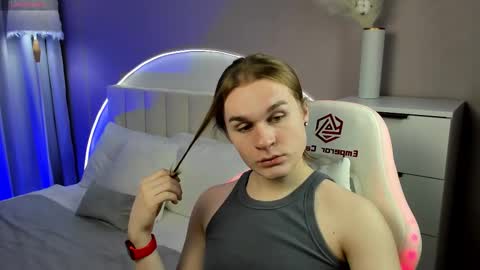 Leanu online show from 11-27-25, 08:38