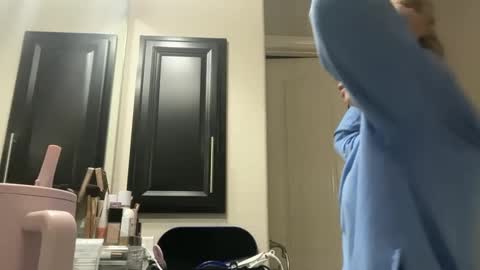 Snapshot of leanneluxecouple chatting on 09-15-25, 10:37 leanneluxecouple online show from 09-15-25, 10:37