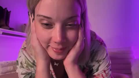 Snapshot of leanneluxecouple chatting on 10-15-25, 12:33 leanneluxecouple online show from 10-15-25, 12:33