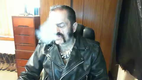 leathergreaser online show from 01-17-25, 08:44