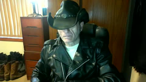 Snapshot of leathergreaser chatting on 06-26-26, 11:09 leathergreaser online show from 06-26-26, 11:09