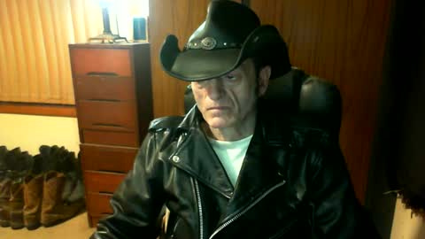 Snapshot of leathergreaser chatting on 07-07-26, 07:23 leathergreaser online show from 07-07-26, 07:23